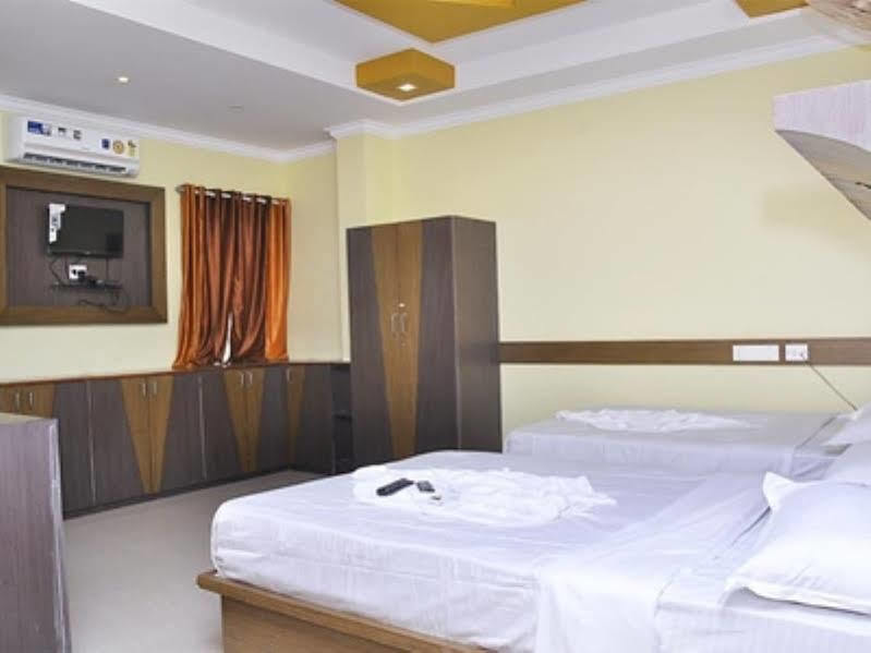 Oyo 436 Emirates Suites Bangalore Bagian luar foto
