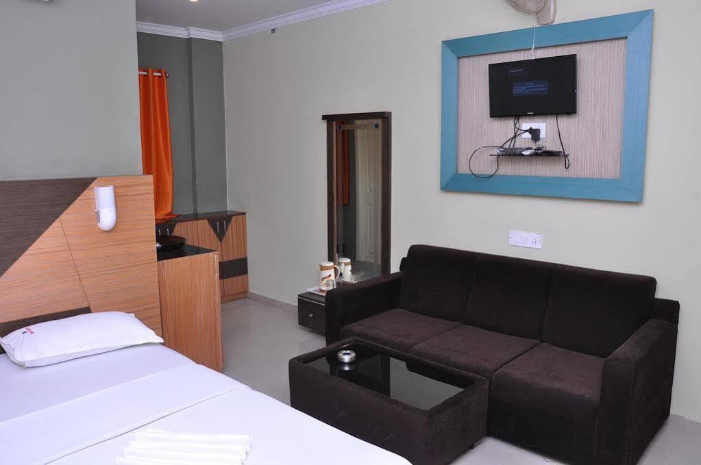 Oyo 436 Emirates Suites Bangalore Bagian luar foto