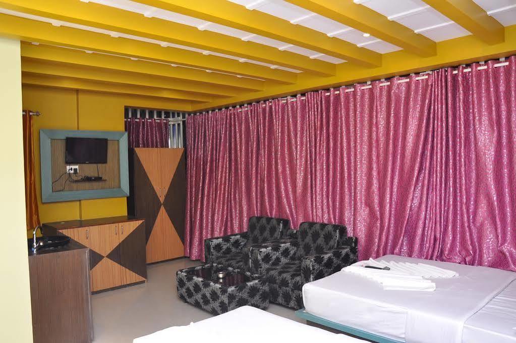 Oyo 436 Emirates Suites Bangalore Bagian luar foto